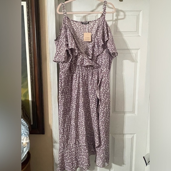 NWT Bloomchic Floral Cold shoulder asymmetrical size 3X 22/24🌸BC BAG 03 - Picture 9 of 11